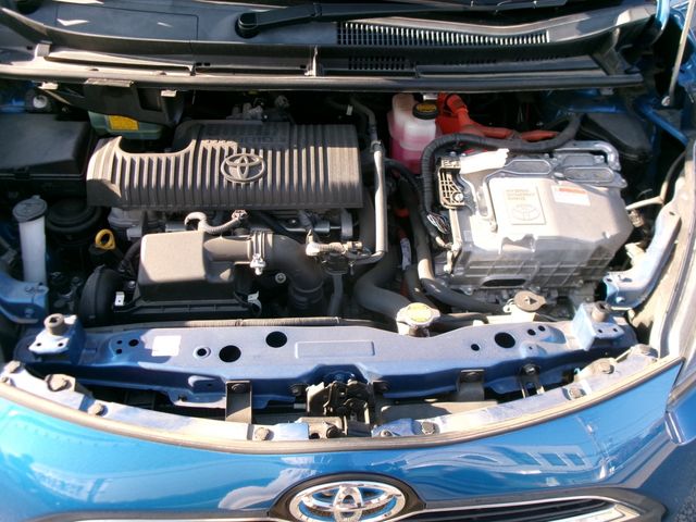 TOYOTA SIENTA HYBRID 2016