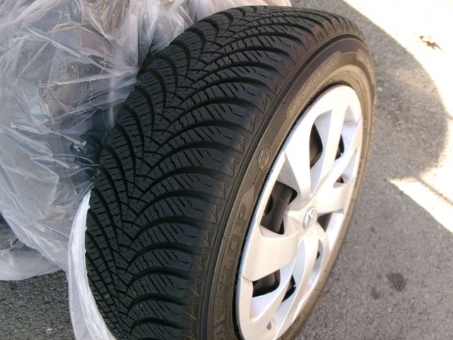 TOYOTA SIENTA HYBRID 2016