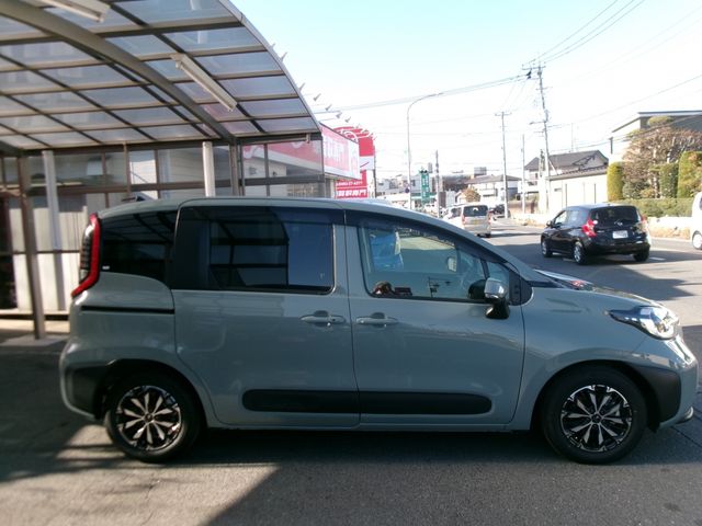 TOYOTA SIENTA HYBRID 2023