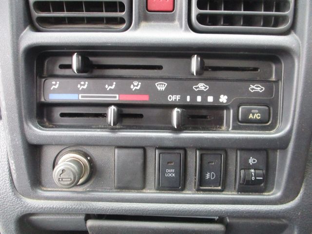 MITSUBISHI MINICAB truck 4WD 2017