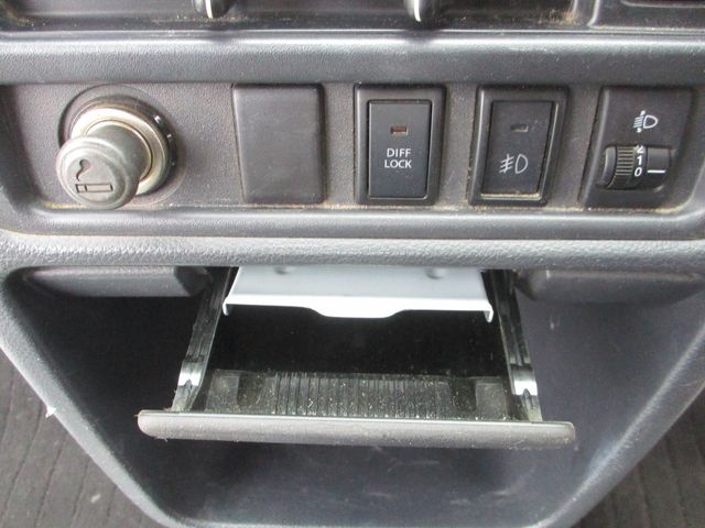 MITSUBISHI MINICAB truck 4WD 2017