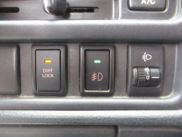 MITSUBISHI MINICAB truck 4WD 2017