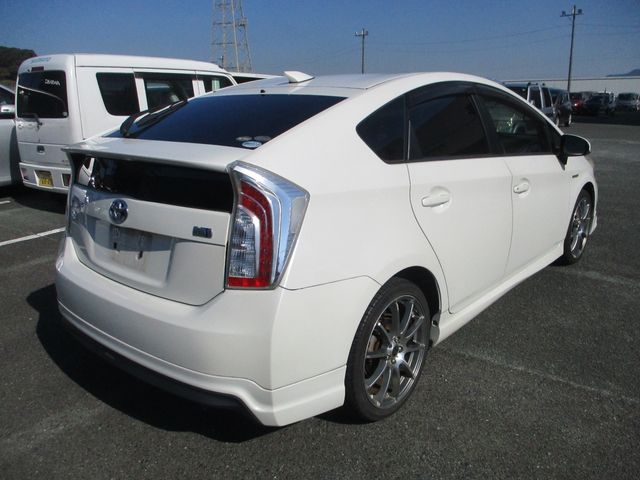 TOYOTA PRIUS 2012