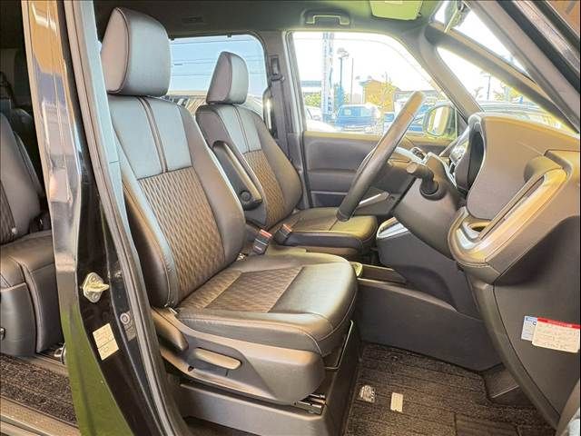 TOYOTA NOAH HYBRID 2023