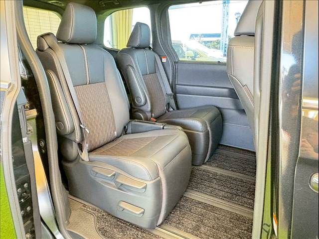 TOYOTA NOAH HYBRID 2023