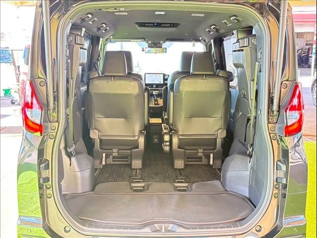 TOYOTA NOAH HYBRID 2023