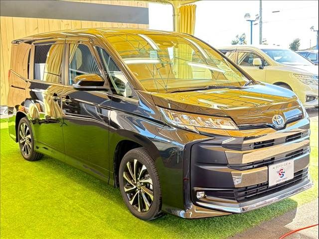 TOYOTA NOAH HYBRID 2023