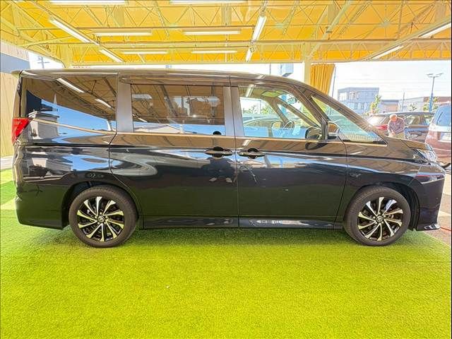 TOYOTA NOAH HYBRID 2023