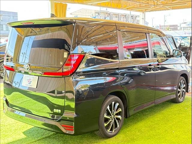 TOYOTA NOAH HYBRID 2023