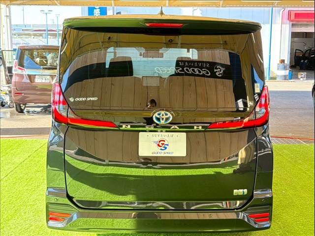 TOYOTA NOAH HYBRID 2023