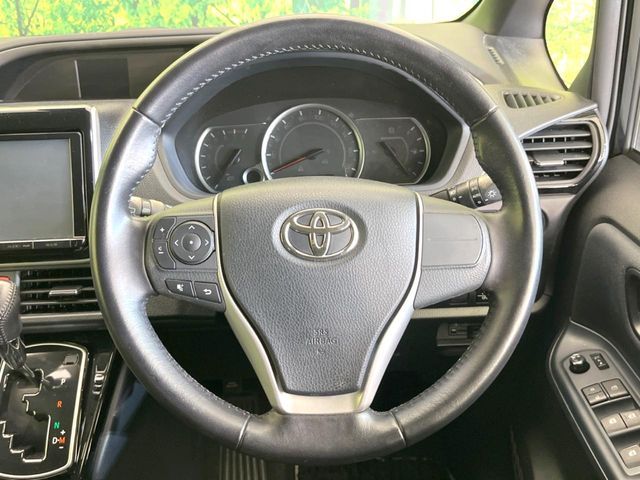 TOYOTA VOXY 2016