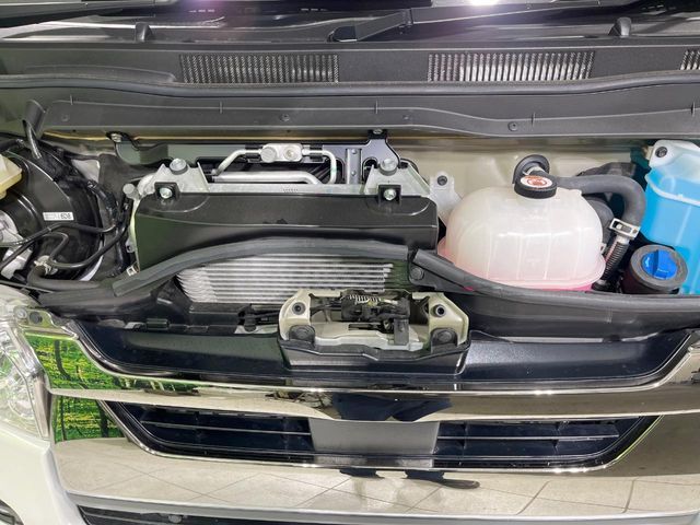 TOYOTA HIACE van 4WD 2023