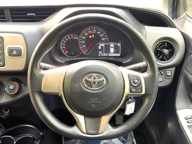 TOYOTA VITZ 2016