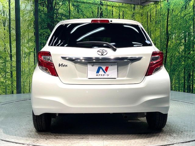 TOYOTA VITZ 2016