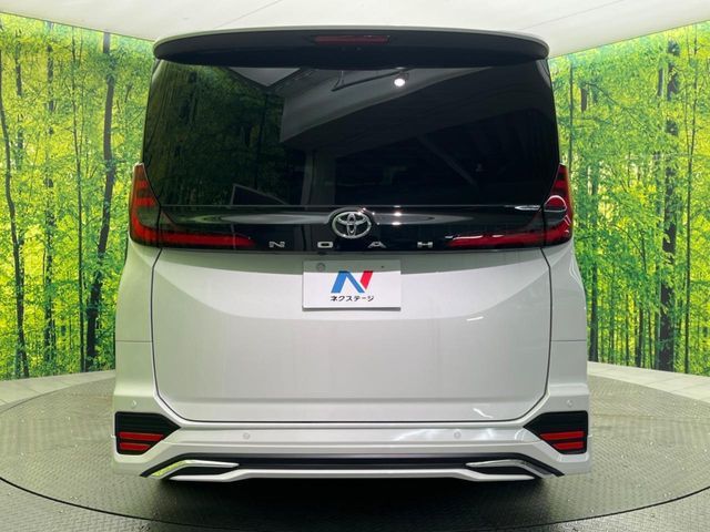 TOYOTA NOAH 2025