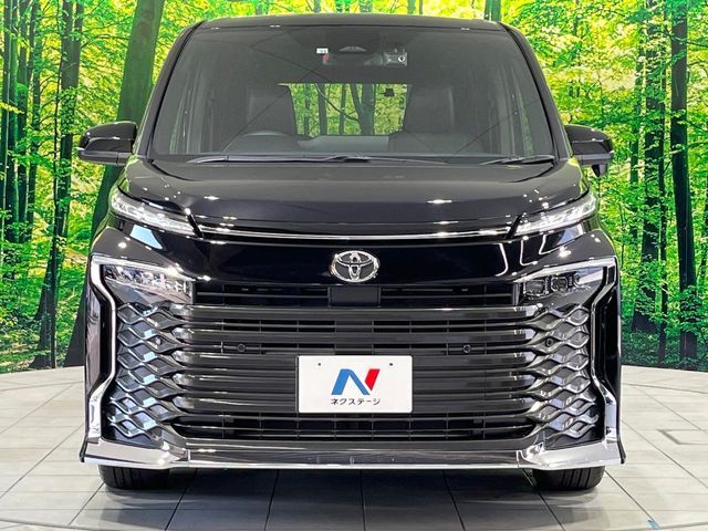 TOYOTA VOXY 2022