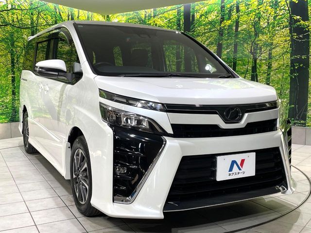 TOYOTA VOXY 2017