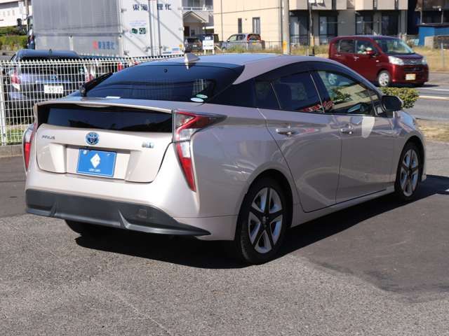 TOYOTA PRIUS 2016