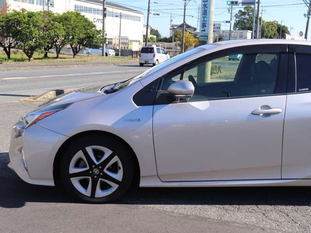 TOYOTA PRIUS 2016