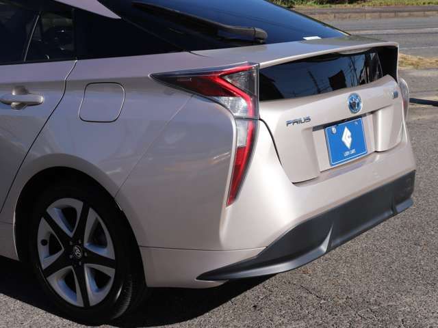 TOYOTA PRIUS 2016
