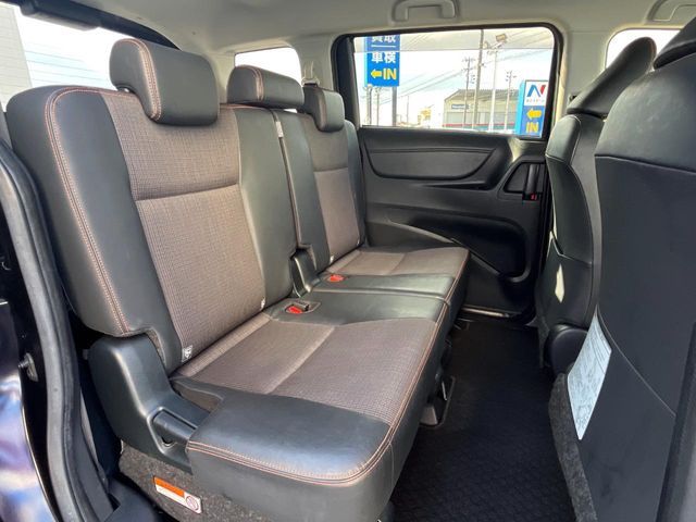 TOYOTA SIENTA HYBRID 2018