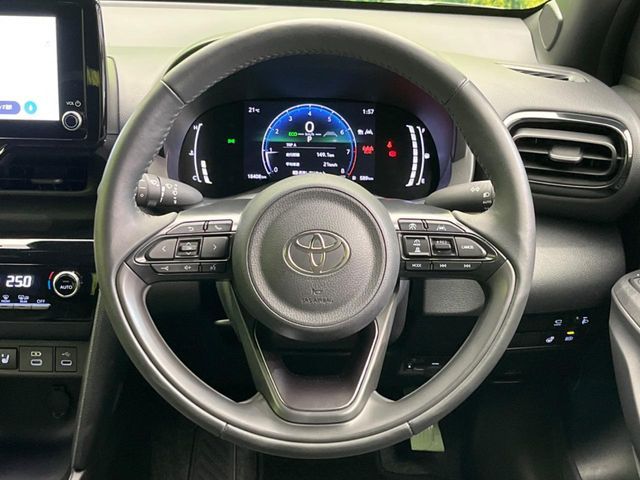 TOYOTA YARIS CROSS 2025