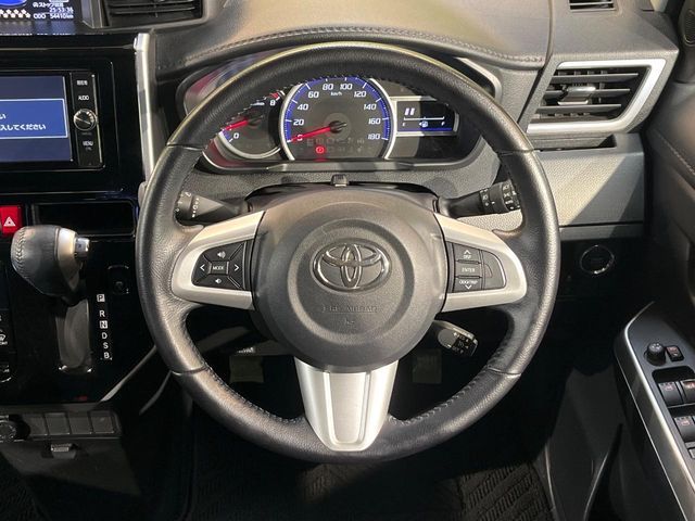 TOYOTA ROOMY 2016