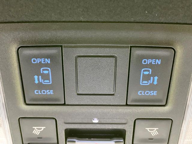 TOYOTA VOXY HYBRID 2025