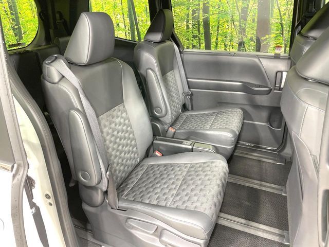 TOYOTA VOXY HYBRID 2025