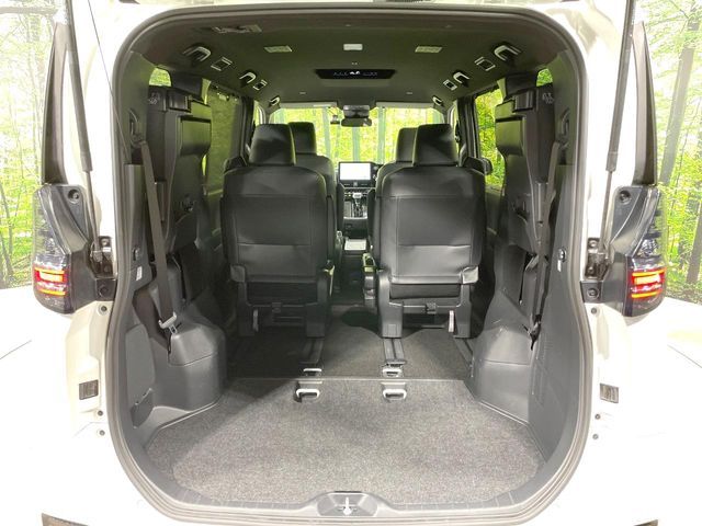 TOYOTA VOXY HYBRID 2025