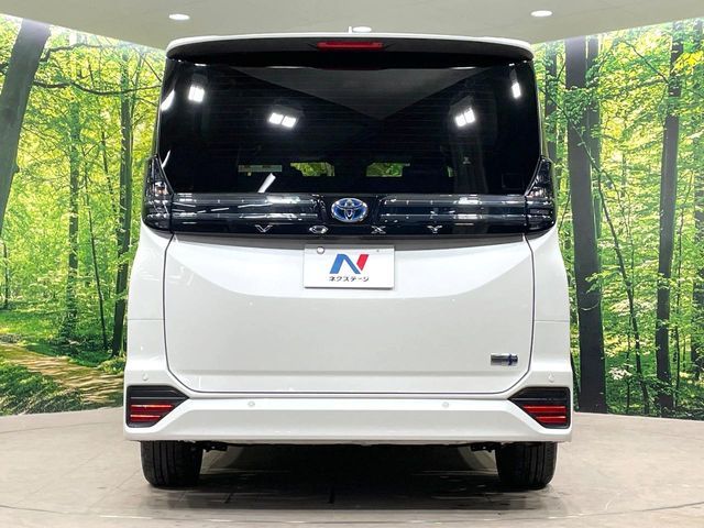 TOYOTA VOXY HYBRID 2025