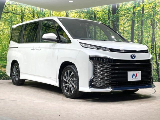 TOYOTA VOXY HYBRID 2025