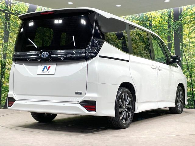 TOYOTA VOXY HYBRID 2025