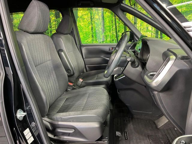 TOYOTA NOAH 4WD 2022