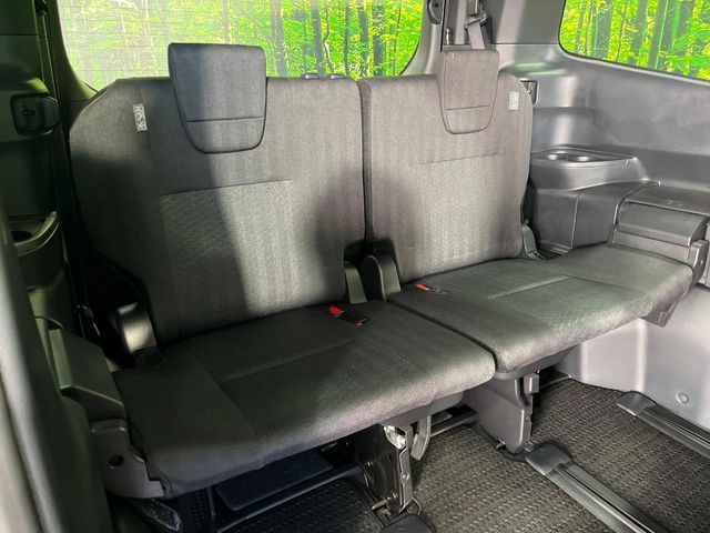 TOYOTA NOAH 4WD 2022