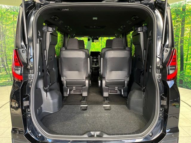 TOYOTA NOAH 4WD 2022