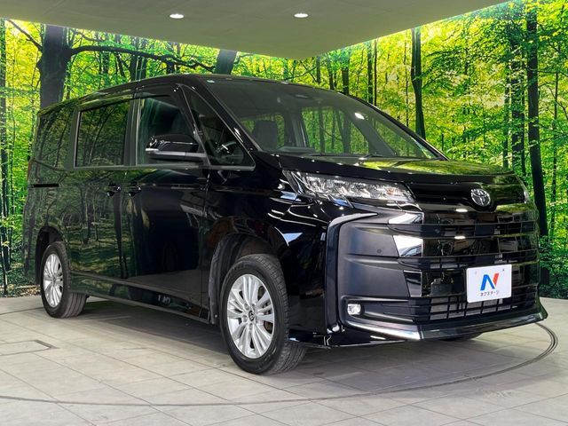 TOYOTA NOAH 4WD 2022