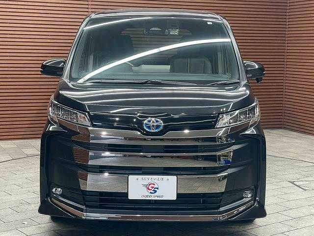 TOYOTA NOAH HYBRID 2022