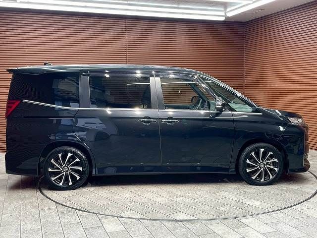 TOYOTA NOAH HYBRID 2022