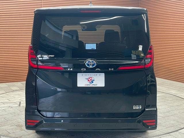 TOYOTA NOAH HYBRID 2022