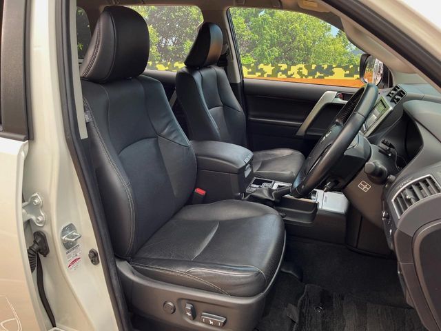 TOYOTA LANDCRUISER PRADO 2019