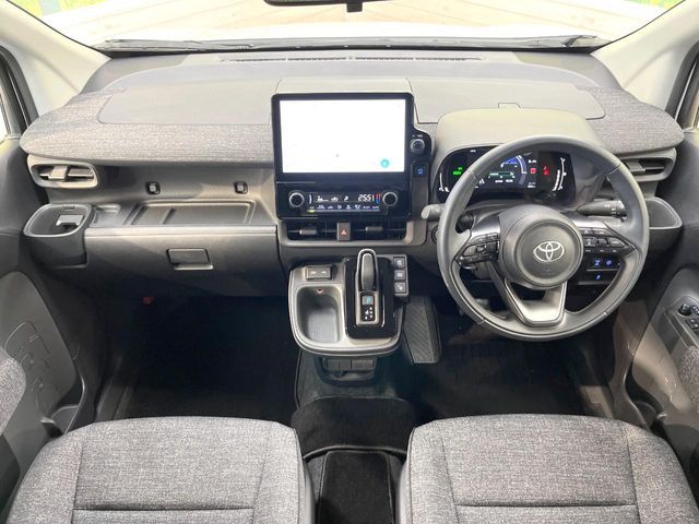 TOYOTA SIENTA HYBRID 2024