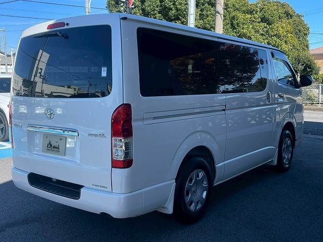 TOYOTA HIACE van 4WD 2019