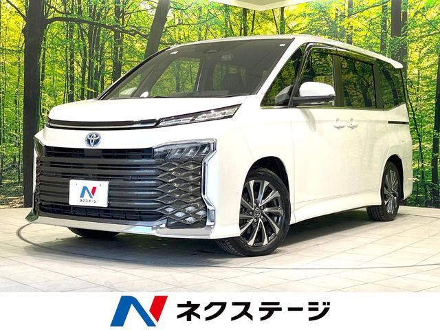 TOYOTA VOXY HYBRID 2023