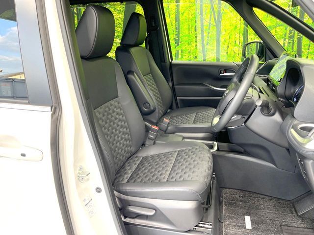 TOYOTA VOXY HYBRID 2023