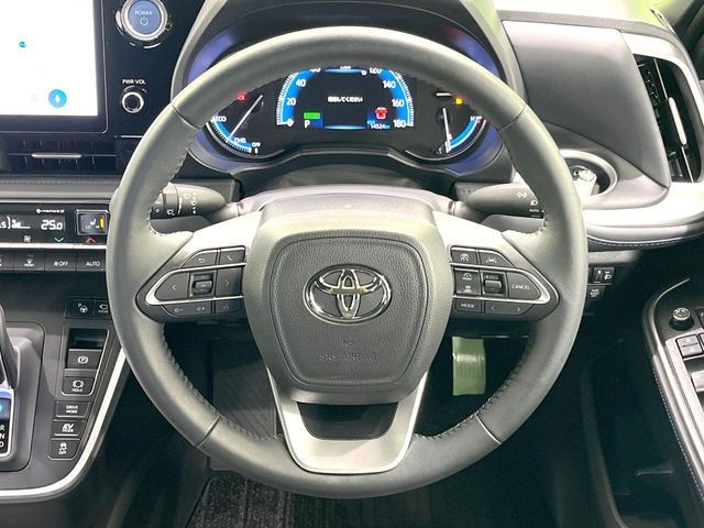 TOYOTA VOXY HYBRID 2023