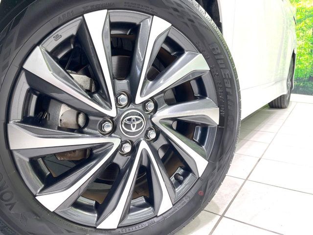 TOYOTA VOXY HYBRID 2023