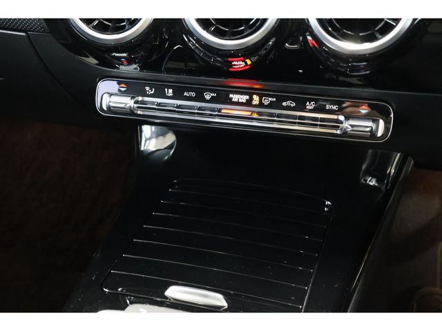 MERCEDES BENZ MERCEDES BENZ A class 2018