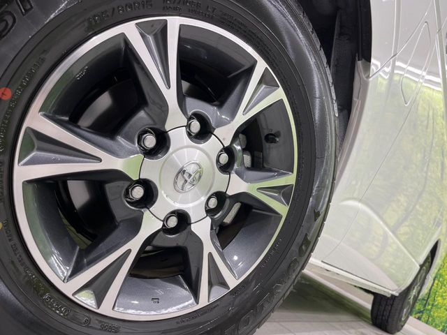 TOYOTA HIACE van 4WD 2025