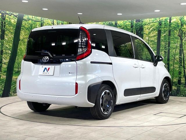 TOYOTA SIENTA HYBRID 2025